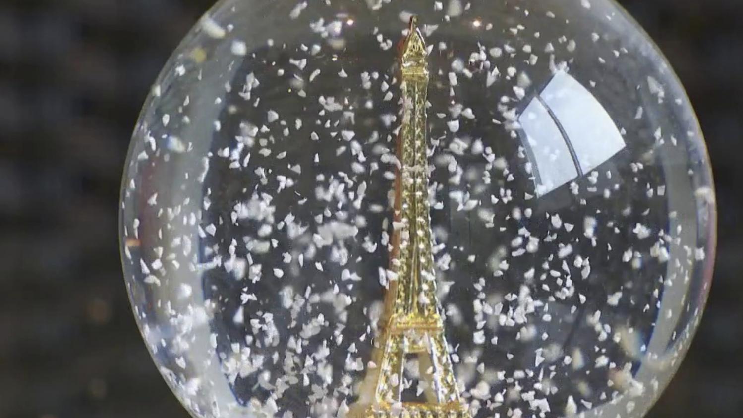 Savoir-faire français : le kitsch des boules à neige françaises