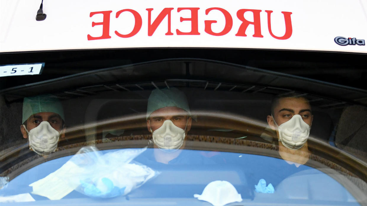 Pénurie de masques : le "made in France" au secours des soignants